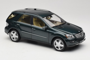 Mercedes ML W164 Green Metallic Minichamps 1:18 150034502 Diecast - image 6 of 8