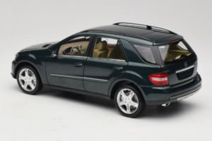 Mercedes ML W164 Green Metallic Minichamps 1:18 150034502 Diecast - image 7 of 8