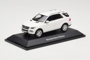 Mercedes ML W166 Calcit White Minichamps 1:43 B66960062 Diecast - image 2 of 4