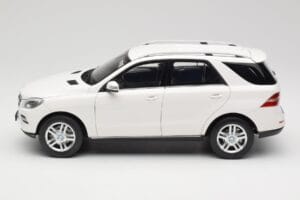Mercedes ML W166 White Minichamps 1:18 100030101 Diecast - image 4 of 8