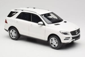 Mercedes ML W166 White Minichamps 1:18 100030101 Diecast - image 6 of 8