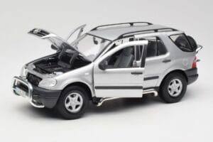Mercedes ML320 W163 Silver Maisto 1:18 50319 Diecast - image 2 of 8
