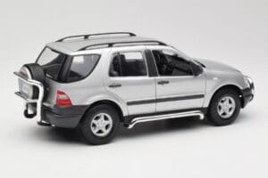 Mercedes ML320 W163 Silver Maisto 1:18 50319 Diecast - image 3 of 8