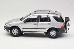 Mercedes ML320 W163 Silver Maisto 1:18 50319 Diecast - image 4 of 8