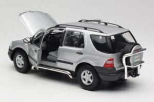 Mercedes ML320 W163 Silver Maisto 1:18 50319 Diecast - image 5 of 8