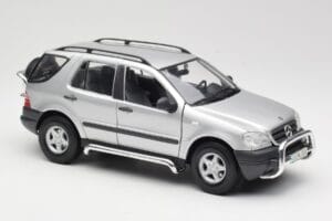 Mercedes ML320 W163 Silver Maisto 1:18 50319 Diecast - image 6 of 8