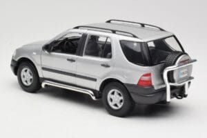 Mercedes ML320 W163 Silver Maisto 1:18 50319 Diecast - image 7 of 8