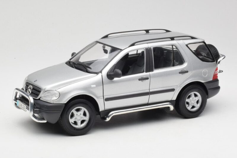 Mercedes ML320 W163 Silver Maisto 1:18 50319 Diecast