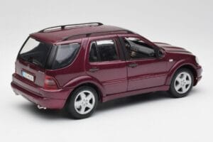 Mercedes ML55 AMG W163 Purple Maisto 1:18 31876 Diecast - image 3 of 8