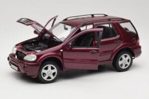 Mercedes ML55 AMG W163 Red Maisto 1:18 50348 Diecast - image 2 of 8