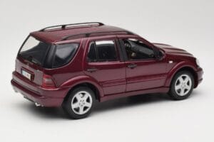 Mercedes ML55 AMG W163 Red Maisto 1:18 50348 Diecast - image 3 of 8