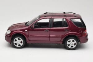 Mercedes ML55 AMG W163 Red Maisto 1:18 50348 Diecast - image 4 of 8