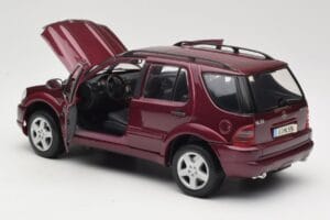 Mercedes ML55 AMG W163 Red Maisto 1:18 50348 Diecast - image 5 of 8