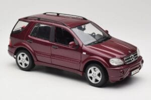Mercedes ML55 AMG W163 Red Maisto 1:18 50348 Diecast - image 6 of 8