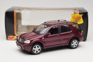Mercedes ML55 AMG W163 Red Maisto 1:18 50348 Diecast - image 8 of 8