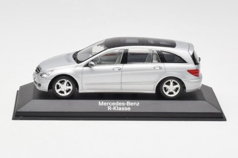 Mercedes R-Class W251 Iridium Silver Minichamps 1:43 Mercedes R-Class W251 Iridium Silver Minichamps 1:43 B66962214 Diecast