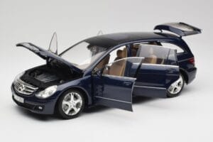 Mercedes R-Class W251 Tanzanite Blue Minichamps 1:18 150034600 Diecast - image 2 of 8