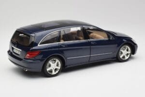 Mercedes R-Class W251 Tanzanite Blue Minichamps 1:18 150034600 Diecast - image 3 of 8