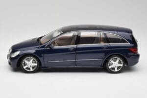 Mercedes R-Class W251 Tanzanite Blue Minichamps 1:18 150034600 Diecast - image 4 of 8