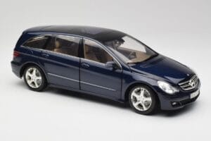 Mercedes R-Class W251 Tanzanite Blue Minichamps 1:18 150034600 Diecast - image 6 of 8