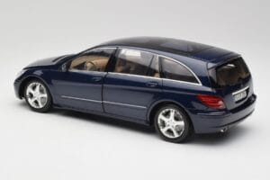 Mercedes R-Class W251 Tanzanite Blue Minichamps 1:18 150034600 Diecast - image 7 of 8