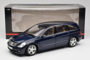 Mercedes R-Class W251 Tanzanite Blue Minichamps 1:18 150034600 Diecast - image 8 of 8