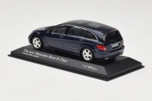 Mercedes R-Class W251 Tanzanite Blue Minichamps 1:43 B66962215 Diecast - image 3 of 4