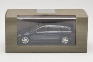 Mercedes R-Class W251 Tanzanite Blue Minichamps 1:43 B66962215 Diecast - image 4 of 4