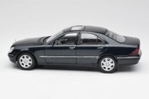 Mercedes S-Class W220 Blue Maisto 1:18 56051 Diecast - image 4 of 8