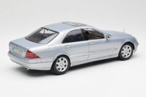 Mercedes S-Class W220 Light Blue Maisto 1:18 56050 Diecast - image 3 of 8