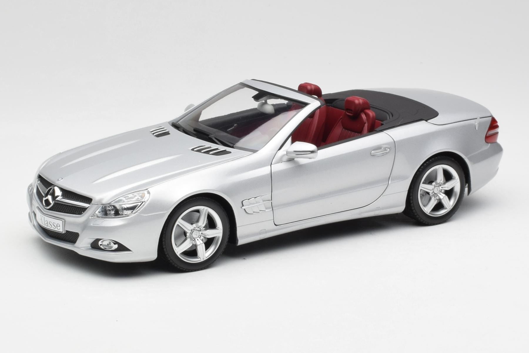 Minichamps Mercedes SL 500 R230 1:18 Diecast Silver