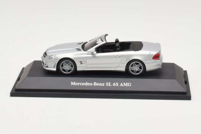 Mercedes SL 65 AMG R230 Silver Minichamps 1:43 B66960601 Diecast