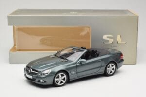 Mercedes SL R230 Amiant Green Minichamps 1:18 B66962389 Diecast - image 8 of 8