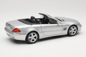 Mercedes SL R230 Silver Maisto 1:18 B66962125 Diecast - image 3 of 8