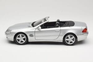 Mercedes SL R230 Silver Maisto 1:18 B66962125 Diecast - image 4 of 8