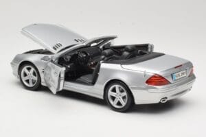 Mercedes SL R230 Silver Maisto 1:18 B66962125 Diecast - image 5 of 8