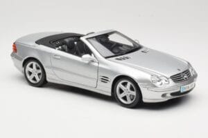 Mercedes SL R230 Silver Maisto 1:18 B66962125 Diecast - image 6 of 8