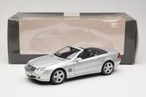 Mercedes SL R230 Silver Maisto 1:18 B66962125 Diecast - image 8 of 8