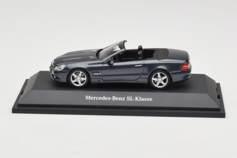 Mercedes SL R230 Tenorit Grey Metallic Minichamps 1:43 Mercedes SL R230 Tenorit Grey Metallic Minichamps 1:43 B66962392 Diecast