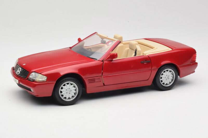 Mercedes SL500 R129 Red Revell 1:18 08927 Diecast
