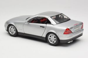 Mercedes SLK R170 Roadster Silver Maisto 1:18 31674 Diecast - image 4 of 9