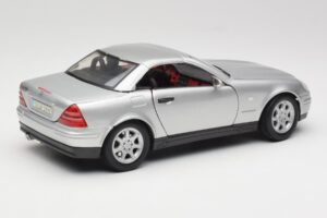 Mercedes SLK R170 Roadster Silver Maisto 1:18 31674 Diecast - image 5 of 9