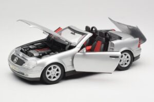 Mercedes SLK R170 Roadster Silver Maisto 1:18 31674 Diecast - image 8 of 9