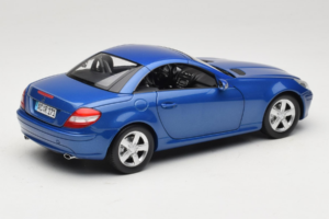Mercedes SLK R171 Blue Metallic Minichamps 1:18 100033131 Diecast - image 4 of 11
