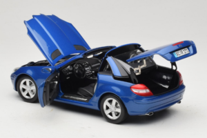 Mercedes SLK R171 Blue Metallic Minichamps 1:18 100033131 Diecast - image 6 of 11