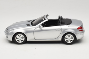 Mercedes SLK R171 Silver Minichamps 1:18 B66962318 Diecast - image 4 of 9