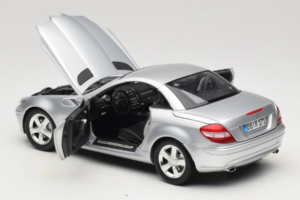 Mercedes SLK R171 Silver Minichamps 1:18 B66962318 Diecast - image 5 of 9