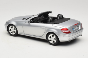 Mercedes SLK R171 Silver Minichamps 1:18 B66962318 Diecast - image 8 of 9