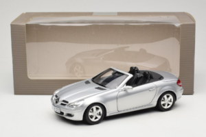 Mercedes SLK R171 Silver Minichamps 1:18 B66962318 Diecast - image 9 of 9