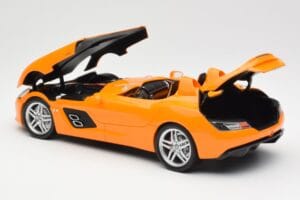 Mercedes SLR McLaren C199 Stirling Moss AMG Solarbeam Metallic Minichamps 1:18 100038400 Diecast - image 5 of 8